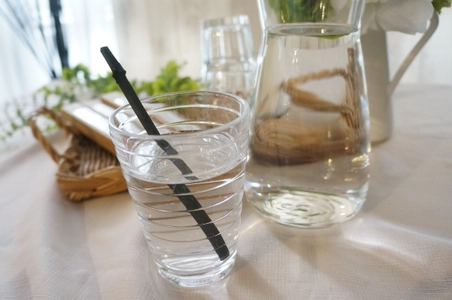 くるくるかき混ぜるだけで水道水をまろやかにする 竹炭スティック「CHARBON DE BAMBOU FRANCE」を Makuakeにて先行予約販売を12/22に開始！