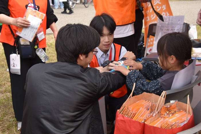 子どもたちも応急手当を体験
