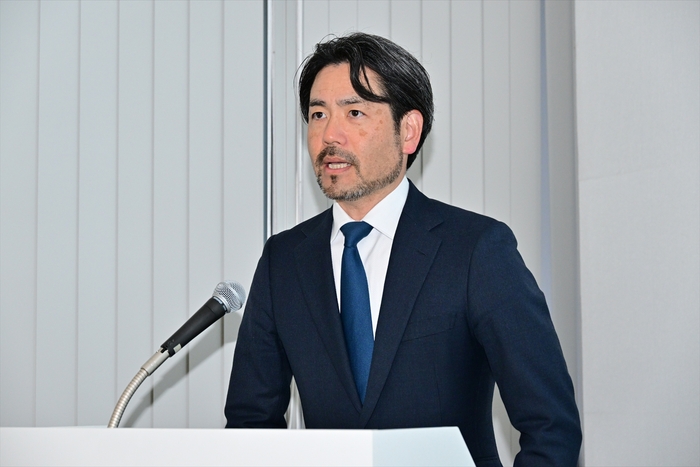 代表取締役社⻑ 降籏邦義