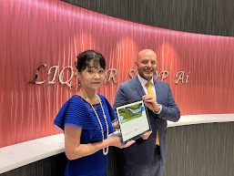 株式会社リカーショップ愛 代表取締役社長 本田夏子 エールフランスKLM日本・韓国・ニューカレドニア支社長 ボリス・ダルソー