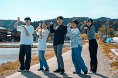 近畿大学経営学部布施ゼミ参加学生　写真左より：田原、加納、住吉、大羽、濱田（敬称略）