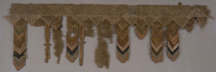 垂飾 平絹綾夾纈羅裂縫い合わせ