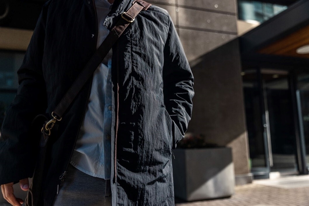 ナチュラルなしわ感と程よい光沢感のバランスが際立ち、高級感のあるタスランナイロンは耐久性と軽量性を両立