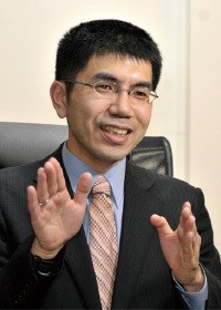 講師 小澤 信朗 行政書士