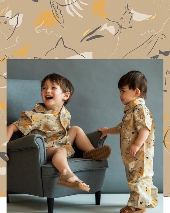 <かくれんぼ>野原で猫がかくれんぼ。頭が見えたり、おしりが見えたり、個性豊かな隠れ方。あれれれ、この子は隠れる気すらない。自由気ままな猫たちの、いろんな個性が見えてくる。誰とも何も比較せず、あるがままに生きていく。今日も空を流れる雲がおいしそう。