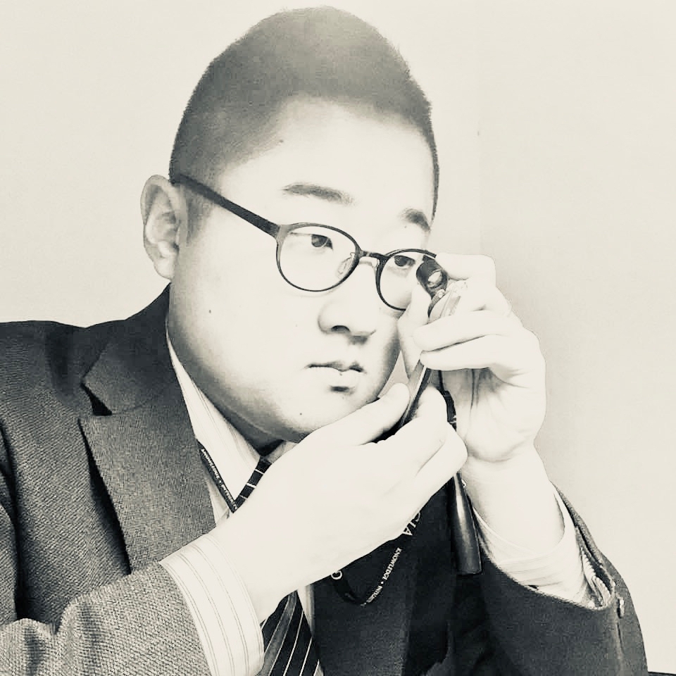 鑑定士 新井 勝幹