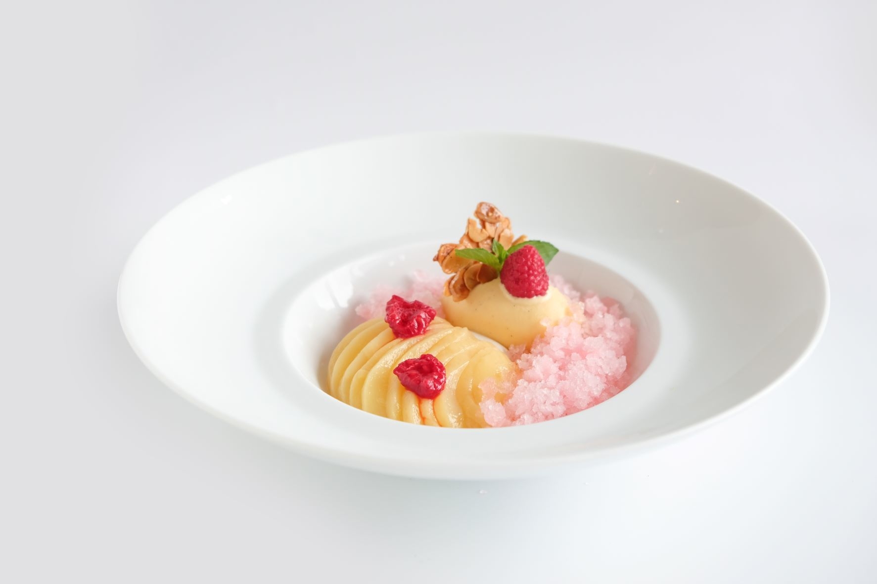 “ピーチ・メルバ”ブラッスリー ポール・ボキューズ 銀座スタイル 福島県産 白桃のコンポート ヴァニラアイスクリーム ラズベリー