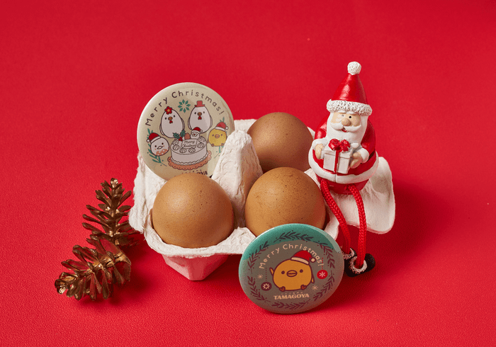 「日の出たまご4個」&「オリジナルひよころん缶バッチ1個」 ※写真はイメージです。 ※オーナメントはつきません