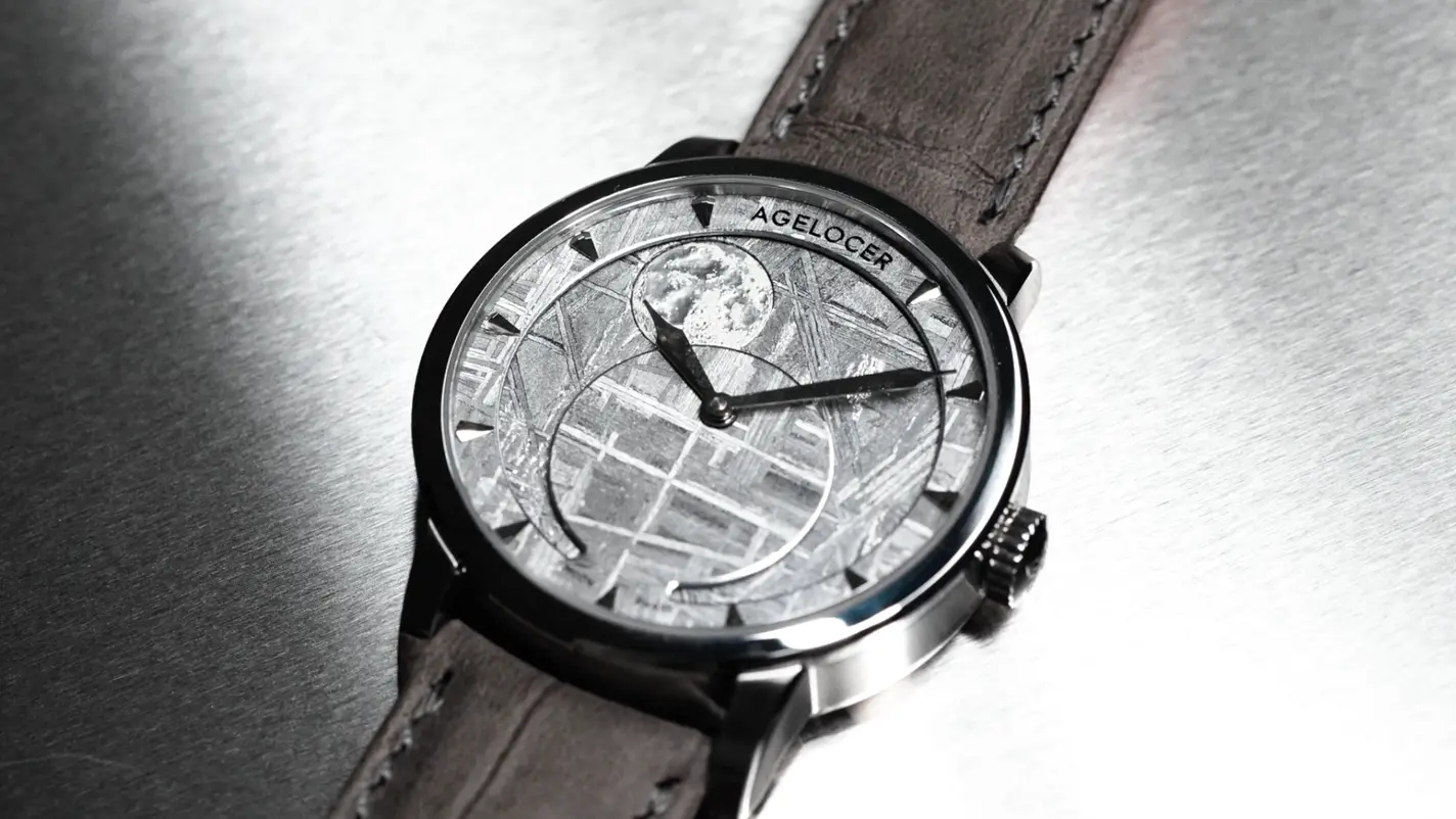 重厚感と耐久性を兼ね備えた316Lステンレススチールケース