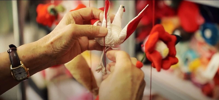 つるし飾りづくりの様子