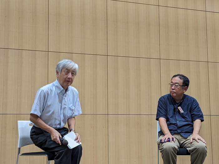伊藤教授(左)とのトークセッション