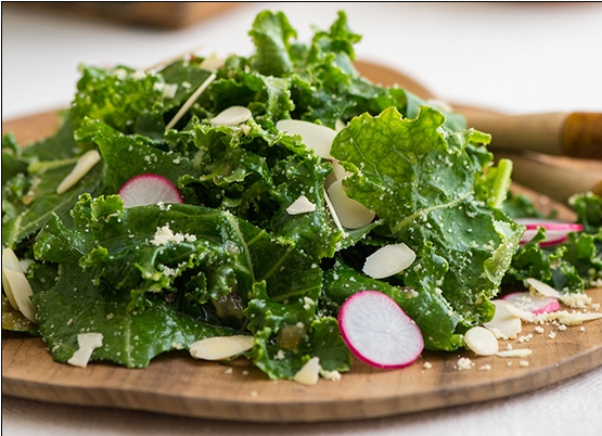 食事の一例(ケールサラダ)