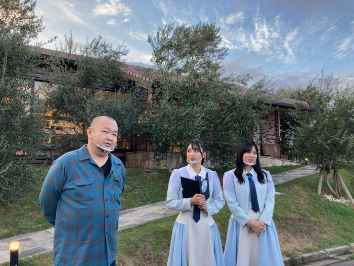 (左から)ハチミツ二郎(東京ダイナマイト)・大谷満理奈(STU48)・矢野帆夏(STU48)