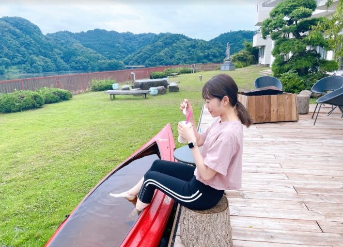 ネイチャーガイドでむくんだ足にCOOL 足湯が気持ちいい!