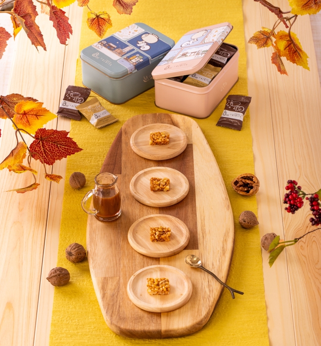 コラボレーション商品「& OKOSHI×鎌倉紅谷 コラボ缶(20個入)(紅/紺)」