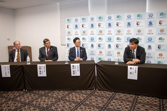 石川県の馳知事（右）と懇談