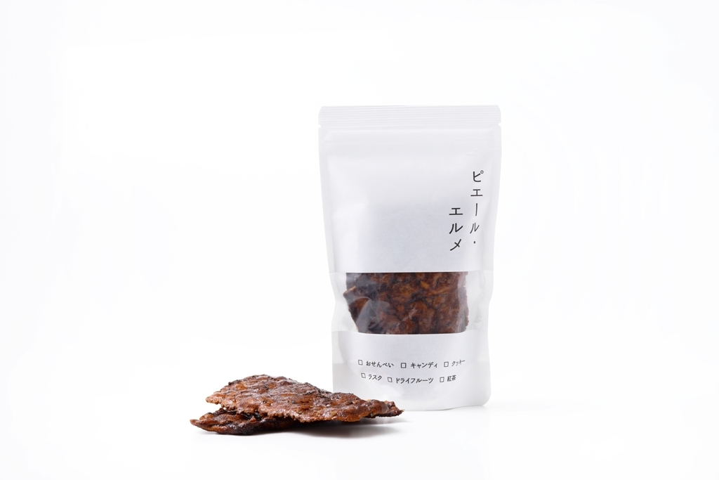 「かりんとう」(810円 )  噛むたびに小麦粉本来の甘みが感じられる上質なかりんとう。生地に練り込まれたゴマがアクセント。