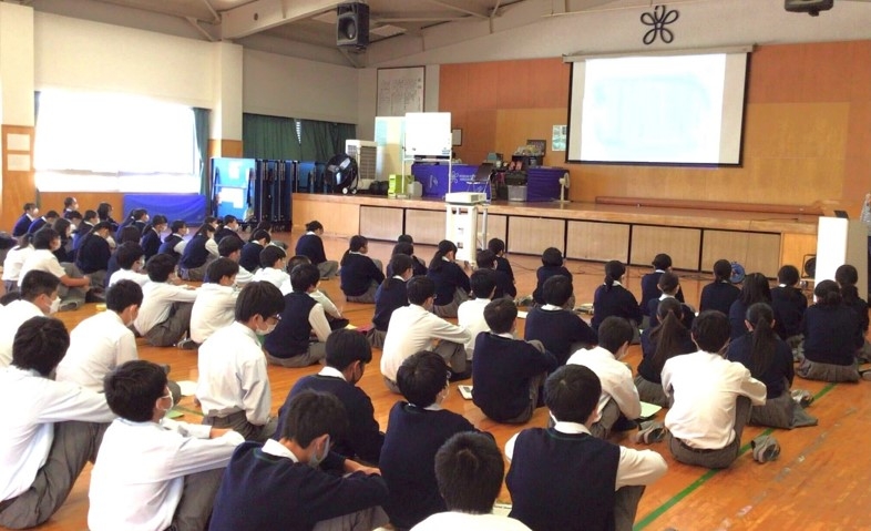 令和4年(2022年)に多目的室にて行われた講演会の様子
