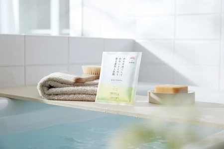 【12/1発売】生活の木×アイセイ薬局KuSuの薬用入浴剤『パロサントの香り』