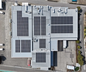 太陽光発電システムで工場の環境負荷低減を実現！