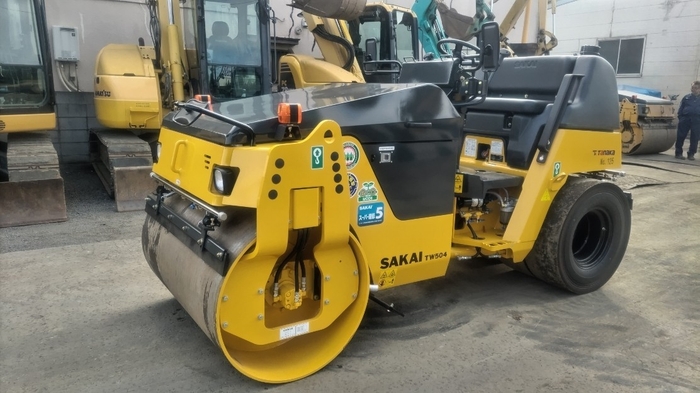 府中市建設業協会より「ロードローラー」