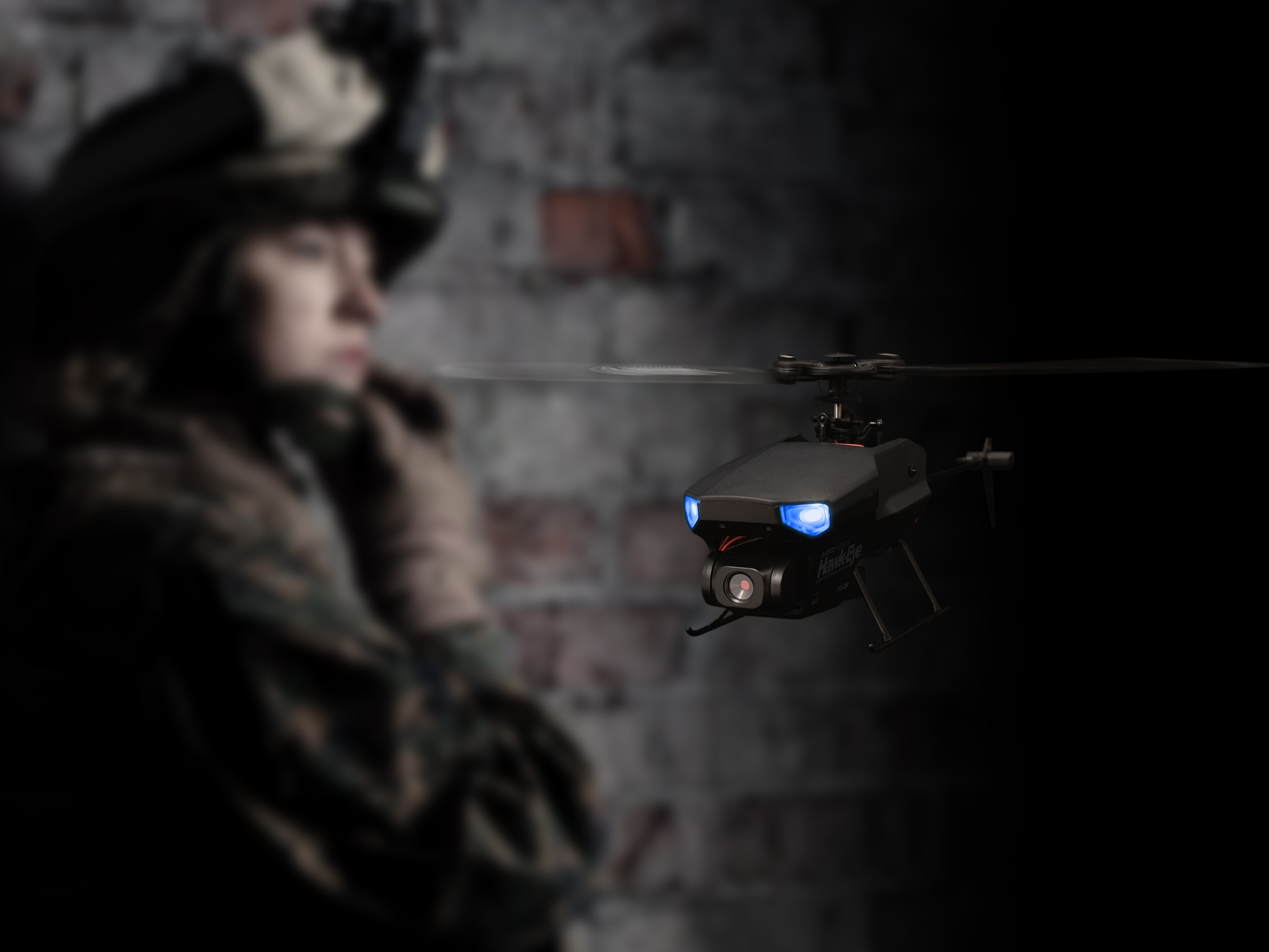 フルHDカメラ搭載の本格R/Cヘリ「Hawk-Eye」