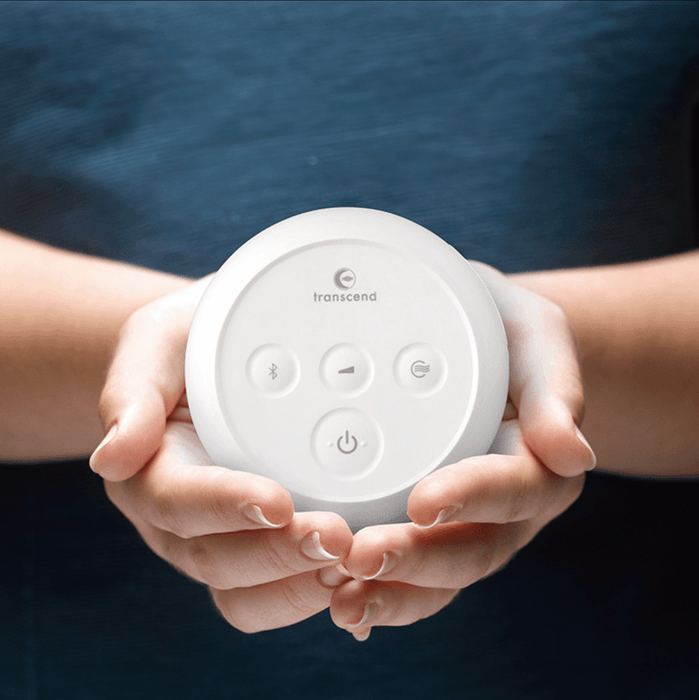 手の中に収まるトランセンド マイクロ