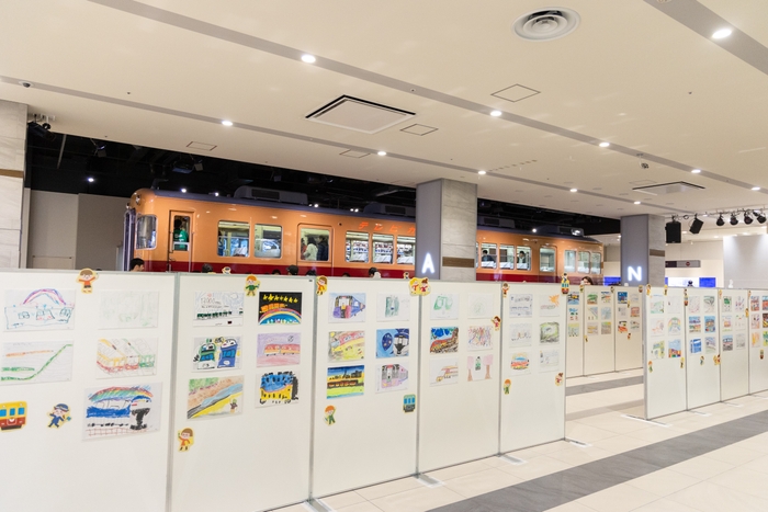 ① 絵画作品展の様子【2023年】