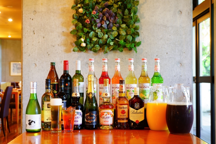 ご夕食時は数十種類のお酒とソフトドリンクをお好きなだけ※一例