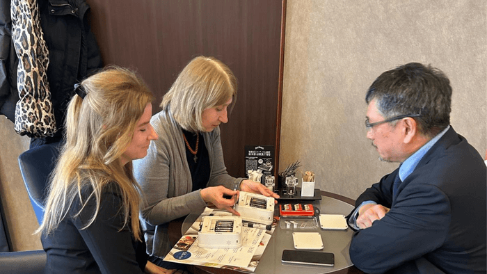 イヴァン・フランコ記念リヴィウ国立大学の研究者へe-kakashiの取り扱いを説明(於ワルシャワ)