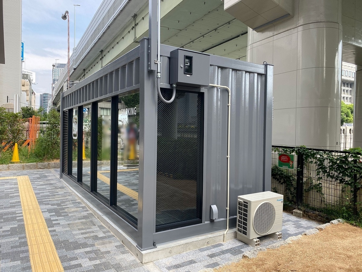 屋外用コンテナ型喫煙室(堂島公園) 外観3
