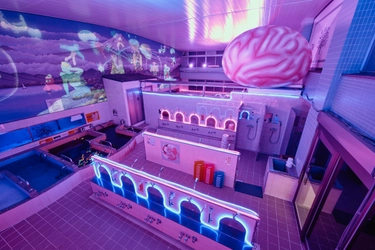 11月26日(水)から12月7日(日)、 大田区蒲田「女塚温泉 改正湯」にて開催！ 「脳汁銭湯2025」コンテンツ公開！ 「サイバーおかん with 電脳会館」「ギャル電」 「マニアなツアー」「なぞのデザイナー」ら クセつよクリエイター陣とのコラボレーションで パワーアップした独創的体験をお届け！