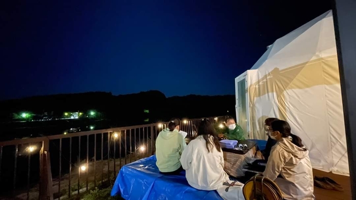 星空観察の実習ではコタツに入ってワイワイ楽しみました!