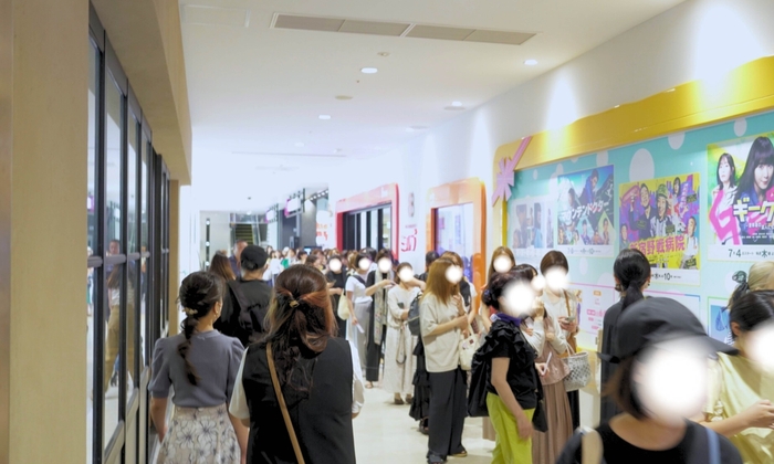 昨年の様子(入場の列が会場外まで)