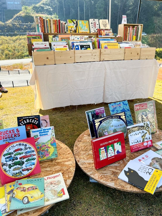 絵本は手に取ってご覧いただけます