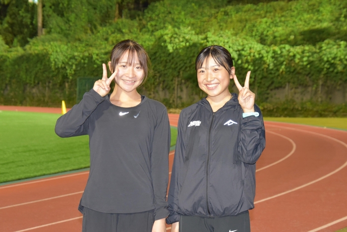 米澤キャプテン(左)と細見選手のツーショットのリクエストも