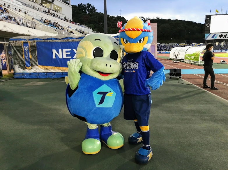 2022年「浅田飴マッチデー」でも共演したニータン&ゼルビー