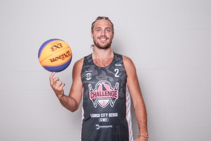 Oliver Ovrebo Silveira