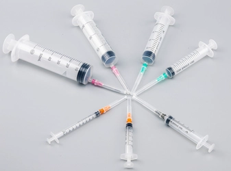 トップ5企業で56%の市場集中：注射器世界市場が131.8億米ドル規模へ拡大（CAGR 3.6%）
