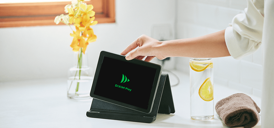 キッチンで家事をやりながら