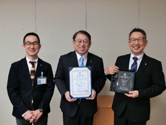 カシオ計算機株式会社トロフィー及び認定証贈呈式