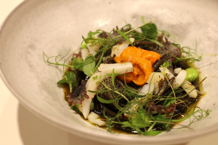 『アオリイカとスーナ 未利用魚と烏賊墨ソース』