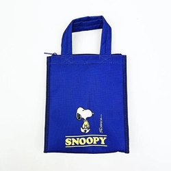 スヌーピーと一緒に楽しくランチタイム。バイカラーでオシャレなランチバッグす。