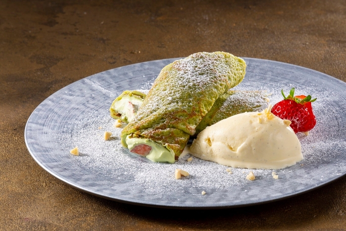 抹茶クリームと苺のクレープ