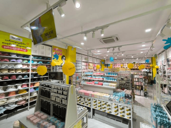 港南台バーズ「MGOU」店舗内部