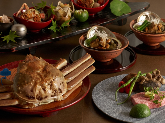 活松葉蟹と銘牛、一品付き会席 ※2名様一例