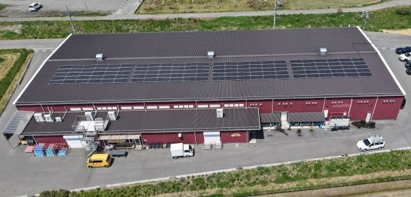 えのき栽培の室温管理にかかる電気代を 太陽光発電システムで解消！2025年6月より運用開始