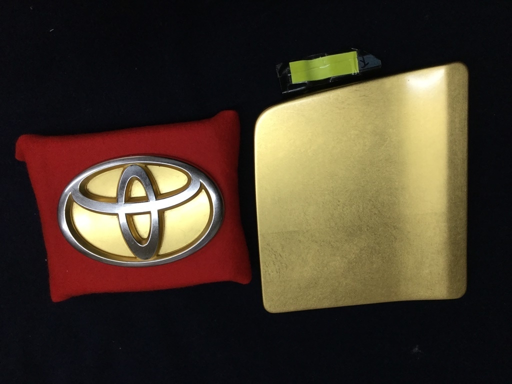 「某自動車メーカー」エンブレムの加工