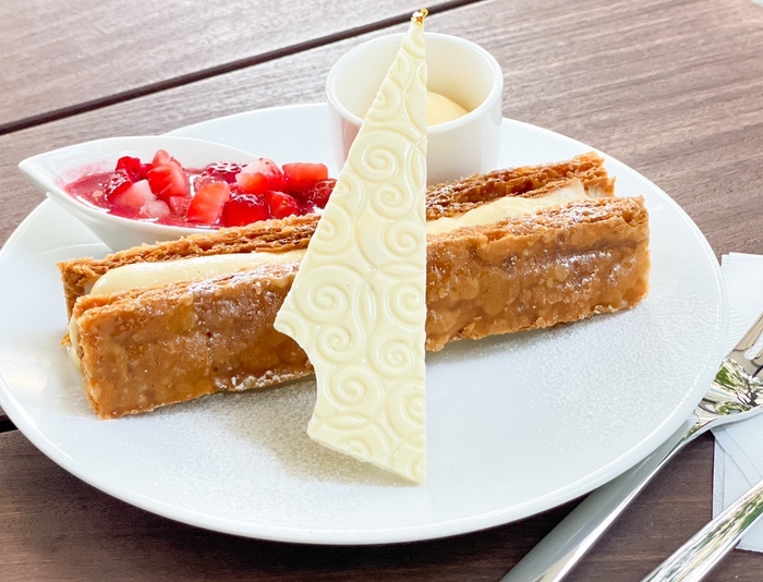 季節のミルフィーユ イートインのみ1,540円