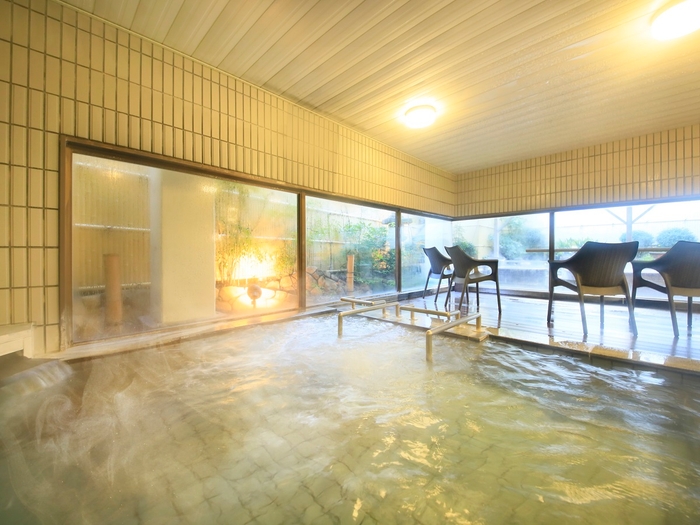 陽光たっぷりの開放的な＜大浴場＞